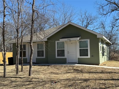 Living area at 1704 E 3rd St E Unit #1, 2 - Matthews & Wilkes Add, Lampasas, TX