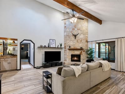 Living area at 1705 Wild Horse LN - 3 bed 2 bath home