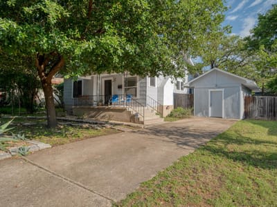 Living area at 1706 Pennsylvania Ave - 2 bed 2 bath home