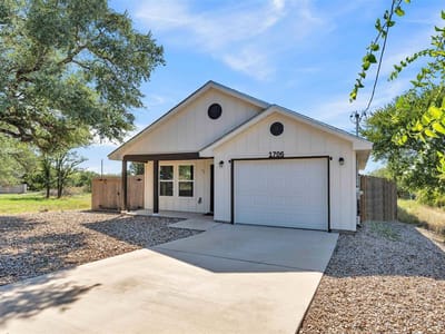 Property photo 2 at 1706 Redwood DR - 3 bed 2 bath home