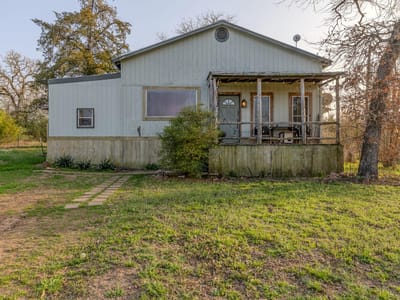 Living area at 171 Split Rail Ln - 2 bed 2 bath home