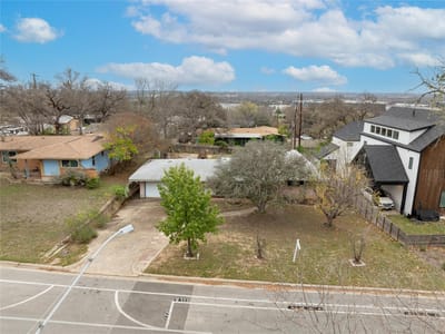Property photo 3 at 1710 Woodland Ave - 3 bed 2 bath home