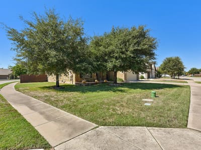 Photo 5 of 37 at 1711 Camino Alemeda - 4 bed 3 bath home