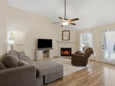 Property photo 2 at 1717 Rendova LN - 3 bed 2 bath home