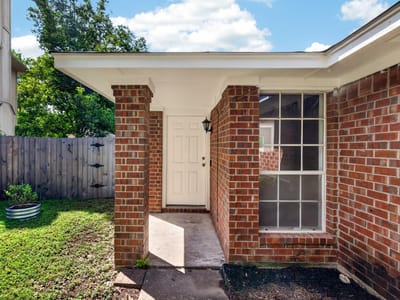 Property photo 4 at 17213 Bushmills Rd - 3 bed 2 bath home