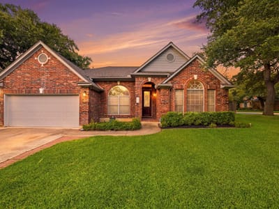 Living area at 17213 Crescent Heights TRL - 4 bed 2 bath home