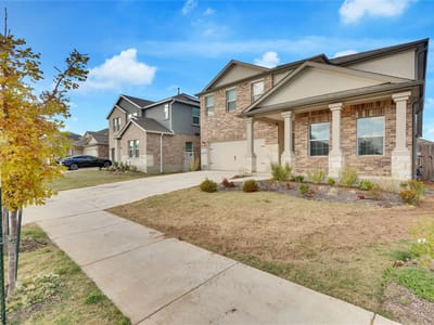 Photo 2 of 40 at 1725 Devine Lake BLVD - 4 bed 2 bath home
