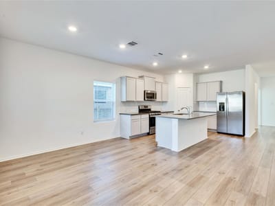Photo 3 of 40 at 1725 Devine Lake BLVD - 4 bed 2 bath home