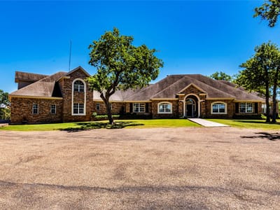 Living area at 17270 FM 112 - 6 bed 4 bath home