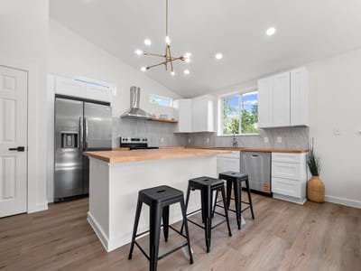 Primary bedroom at 173 Kahalulu Dr - 4 bed 2 bath home