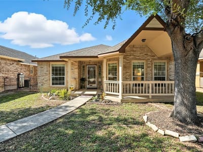Living area at 1742 Joy Spg - 3 bed 2 bath home