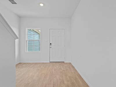Living area at 175 Arnold LOOP - 4 bed 3 bath home