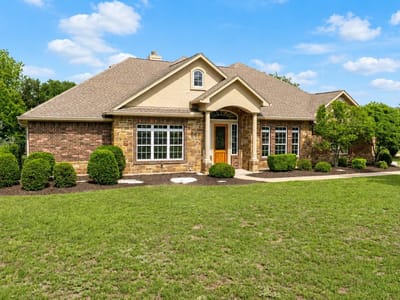 Living area at 175 Whitney Woods CIR - 4 bed 3 bath home