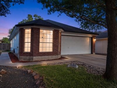 Photo 3 of 40 at 17539 Bishopsgate DR - 4 bed 2 bath home