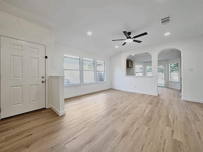 Photo 4 of 40 at 17539 Bishopsgate DR - 4 bed 2 bath home