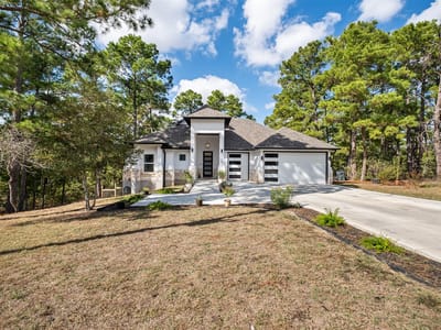 Living area at 176 Briar Forest Dr - 4 bed 3 bath home