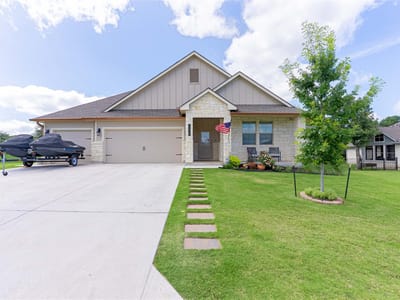 Living area at 176 Tom Kite DR - 4 bed 3 bath home