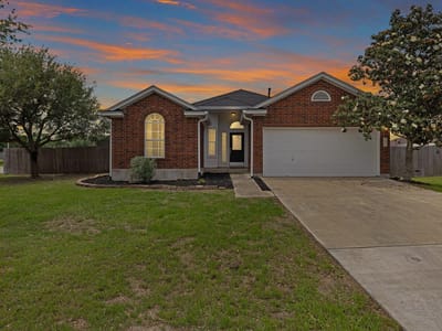 Living area at 177 Stennis - 3 bed 2 bath home