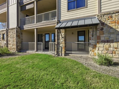 Living area at 17700 Edgewood WAY Unit #101 - 2 bed 2 bath home