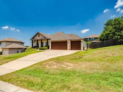 Property photo 3 at 17912 Linkhill DR - 4 bed 2 bath home