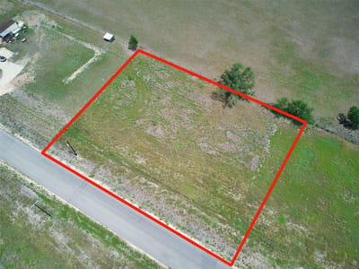 Living area at 180 Altidore Ave - Cool Water Acres, Dale, TX
