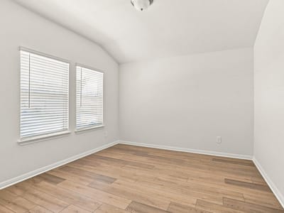 Property photo 3 at 180 Coopers Hawk CRST - 3 bed 2 bath home