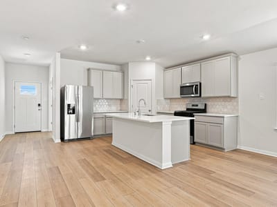 Property photo 4 at 180 Coopers Hawk CRST - 3 bed 2 bath home
