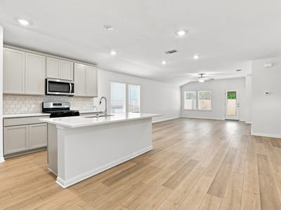 Property photo 5 at 180 Coopers Hawk CRST - 3 bed 2 bath home