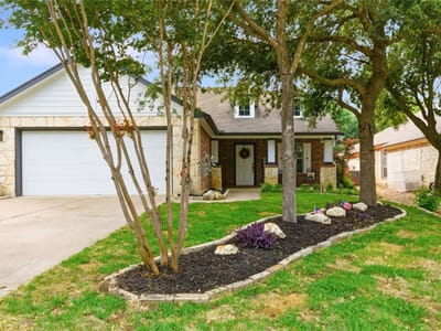 Living area at 180 Mystic Shadow LN - Whispering Hollow Ph 1 Sec 3, Buda, TX