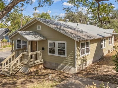 Living area at 1801  Travis Heights Blvd - 3 bed 1 bath home