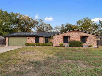 Property photo 2 at 1802 Bumblebee DR - 3 bed 2 bath home