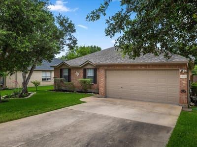 Kitchen at 1802 Hollow Ridge DR - 3 bed 2 bath home