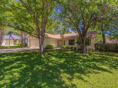 Living area at 1802 Verbena WAY - 4 bed 2 bath home