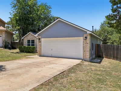 Property photo 3 at 1805 Bent Oak CV - 3 bed 2 bath home