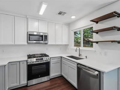 Property photo 5 at 1805 Bent Oak CV - 3 bed 2 bath home