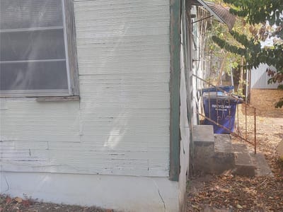 Bathroom at 1805 McKinley Ave - 1 bed 1 bath home