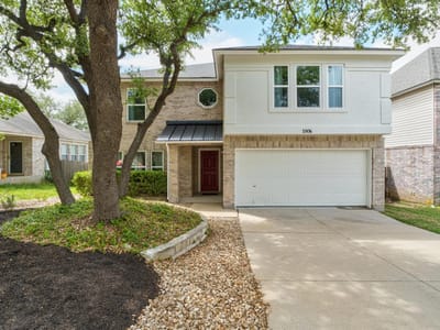Living area at 1806 Carriage Club Dr - 4 bed 2 bath home