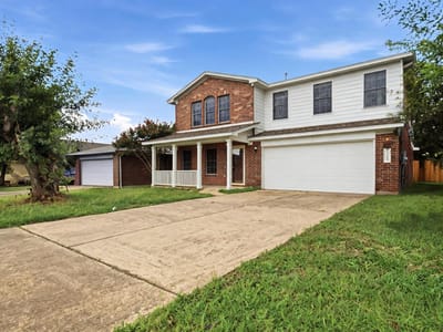 Living area at 1806 Carriage Hills TRL - 4 bed 2 bath home