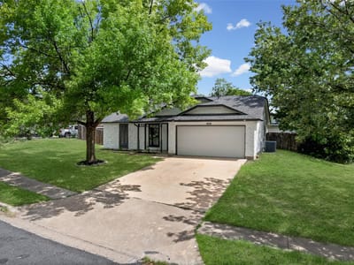 Living area at 1806 Krizan Ave - 3 bed 2 bath home