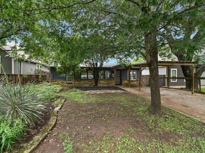 Living area at 1807 Pasadena DR - 3 bed 2 bath home