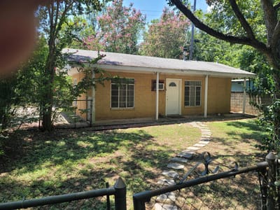 Property photo 4 at 1807 W 38th ST - 3 bed 2 bath home