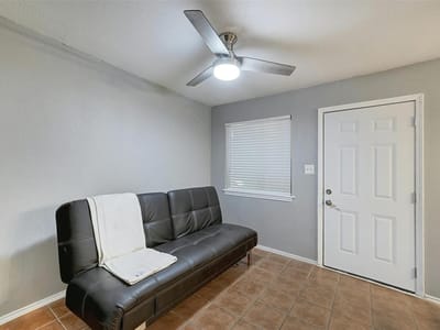 Photo 3 of 18 at 1808 Rio Grande ST Unit #2 - 1 bed 1 bath home
