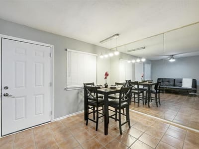 Photo 4 of 18 at 1808 Rio Grande ST Unit #2 - 1 bed 1 bath home