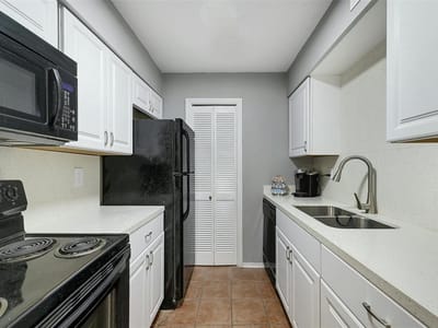 Photo 5 of 18 at 1808 Rio Grande ST Unit #2 - 1 bed 1 bath home