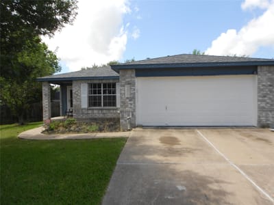 Living area at 1810 Courtney CV - 3 bed 2 bath home