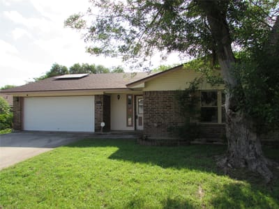 Living area at 1810 Gautier Ave - 3 bed 2 bath home