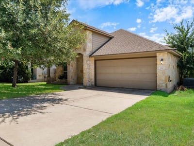 Living area at 1810 Laminar Creek Rd - 3 bed 2 bath home