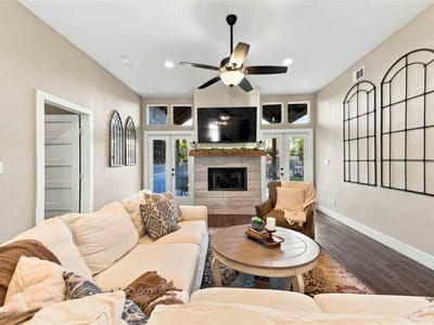 Photo 3 of 33 at 1814 Emerald Isle DR - 5 bed 3 bath home