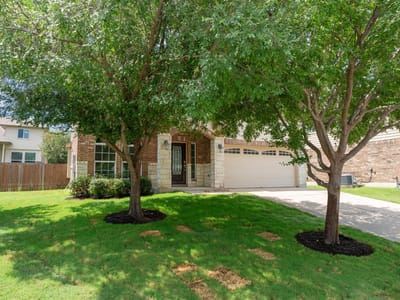 Living area at 1814 Saline Creek DR - 4 bed 2 bath home