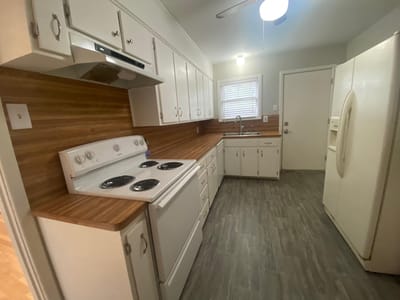 Living area at 1818 S 39th ST - 2 bed 1 bath home
